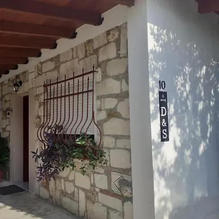 D&s Oinofita Villa *